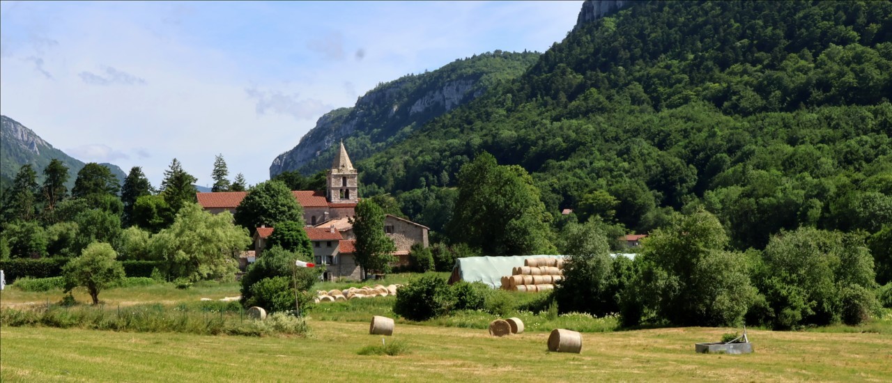 2 Léoncel et son abbaye cistercienne.jpg