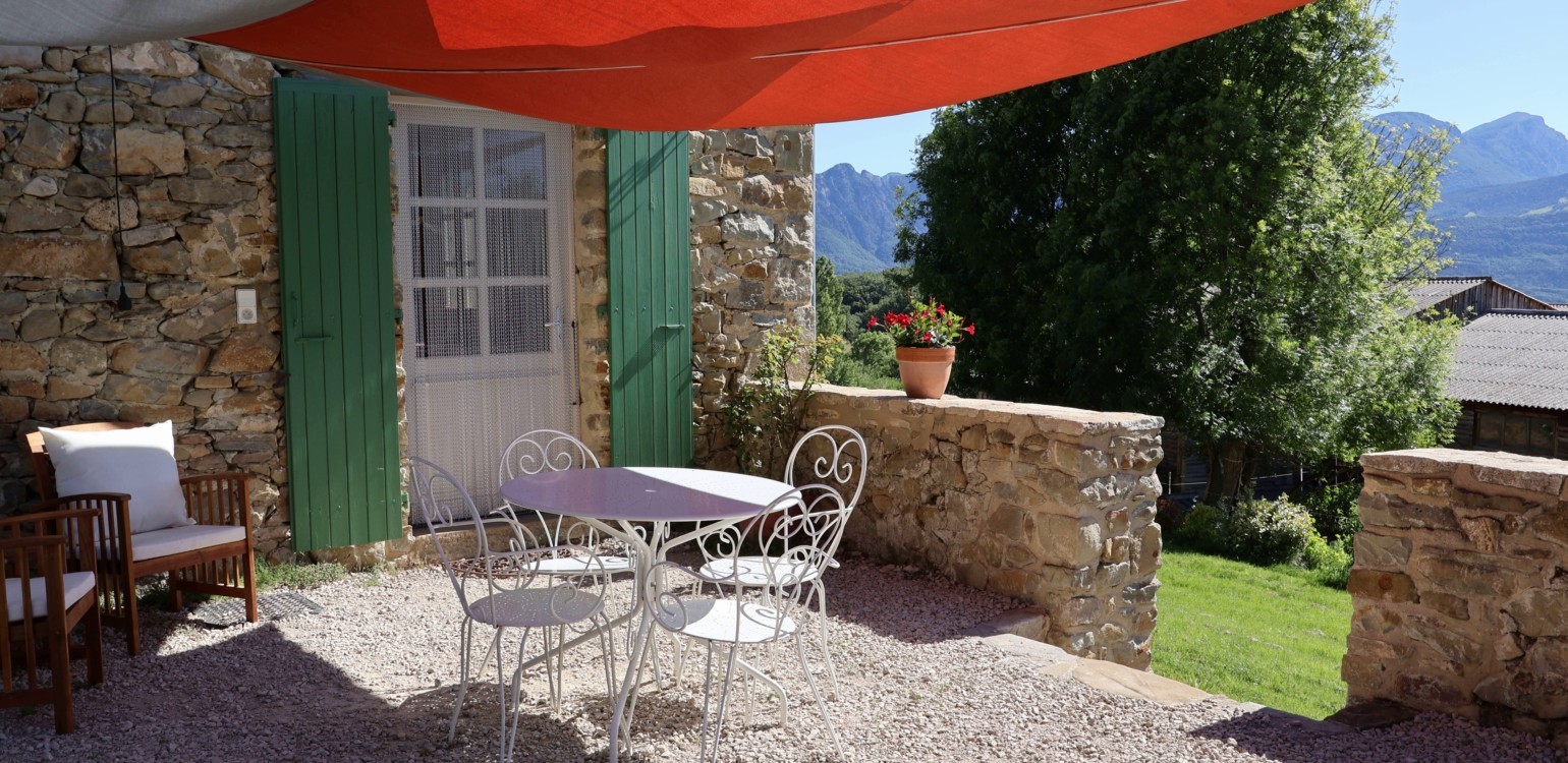 2-Terrasse gîte saou drome.jpg