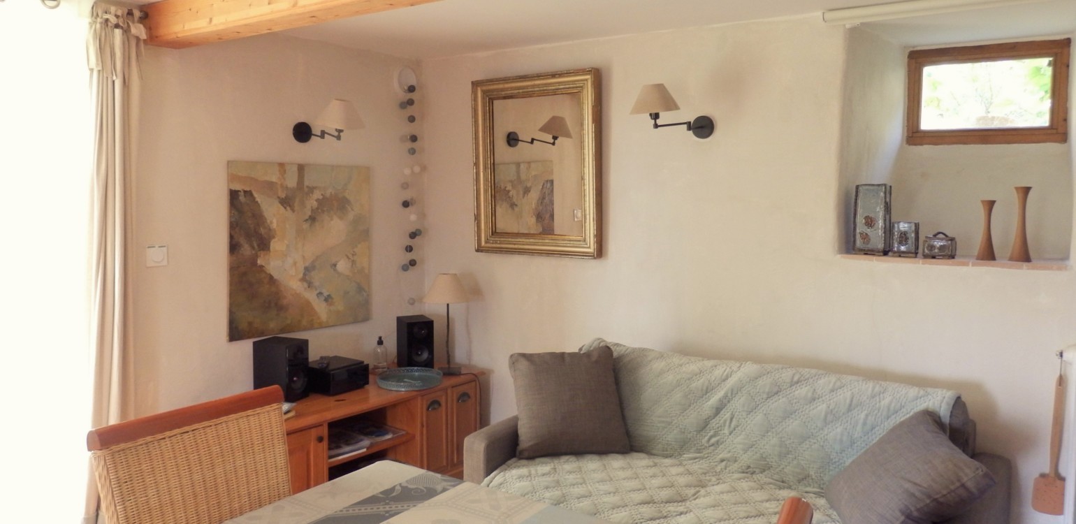 8-chambre d'hôtes drome coin salon.jpg
