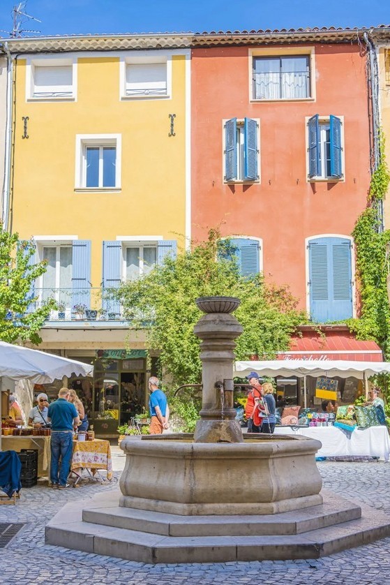Buis-les-Baronnies Buis-les-Baronnies Place du marché