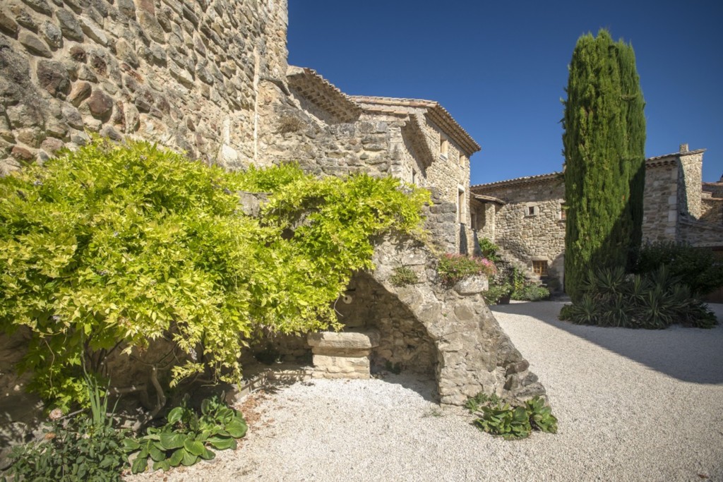 La Laupie Village perché