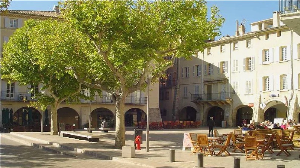 Place des Arcades Nyons Place des Arcades