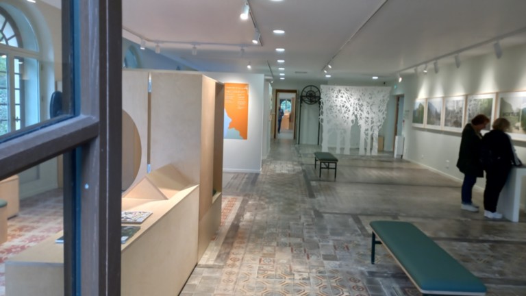 L'Auberge des Dauphins Forêt de Saoû L'Auberge des Dauphins Forêt de Saoû Drôme