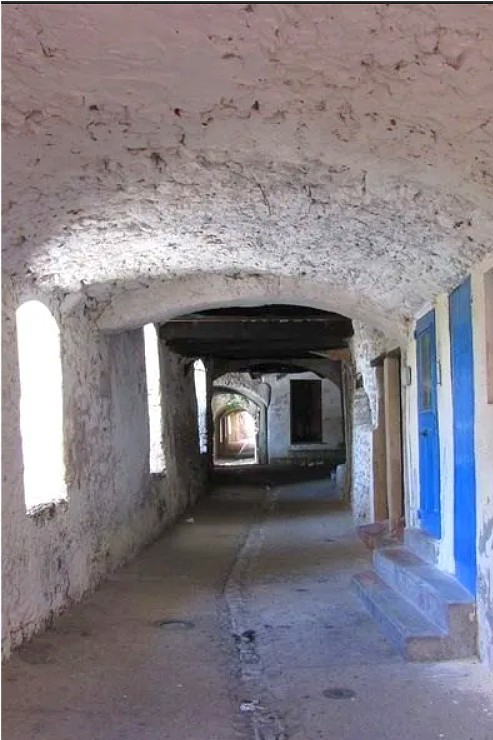 Rue des Grands Forts Nyons Rue des Grands Forts ruelle couverte